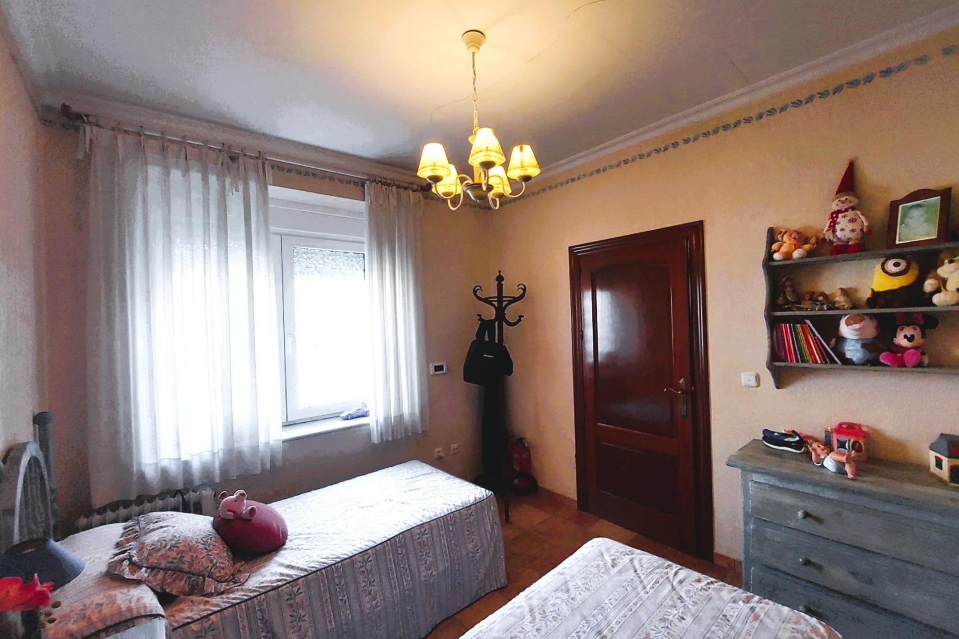 Resale - House -
Torrevieja - Centro