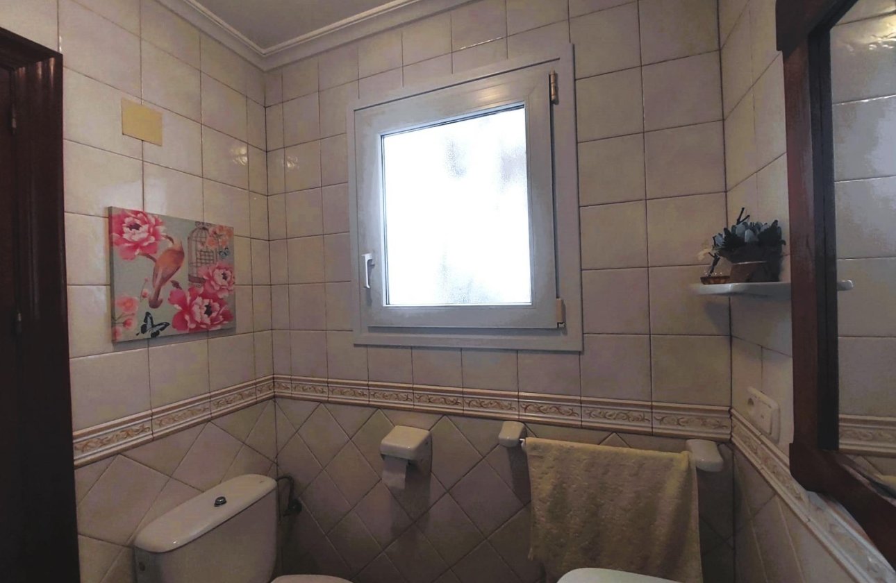 Resale - House -
Torrevieja - Centro