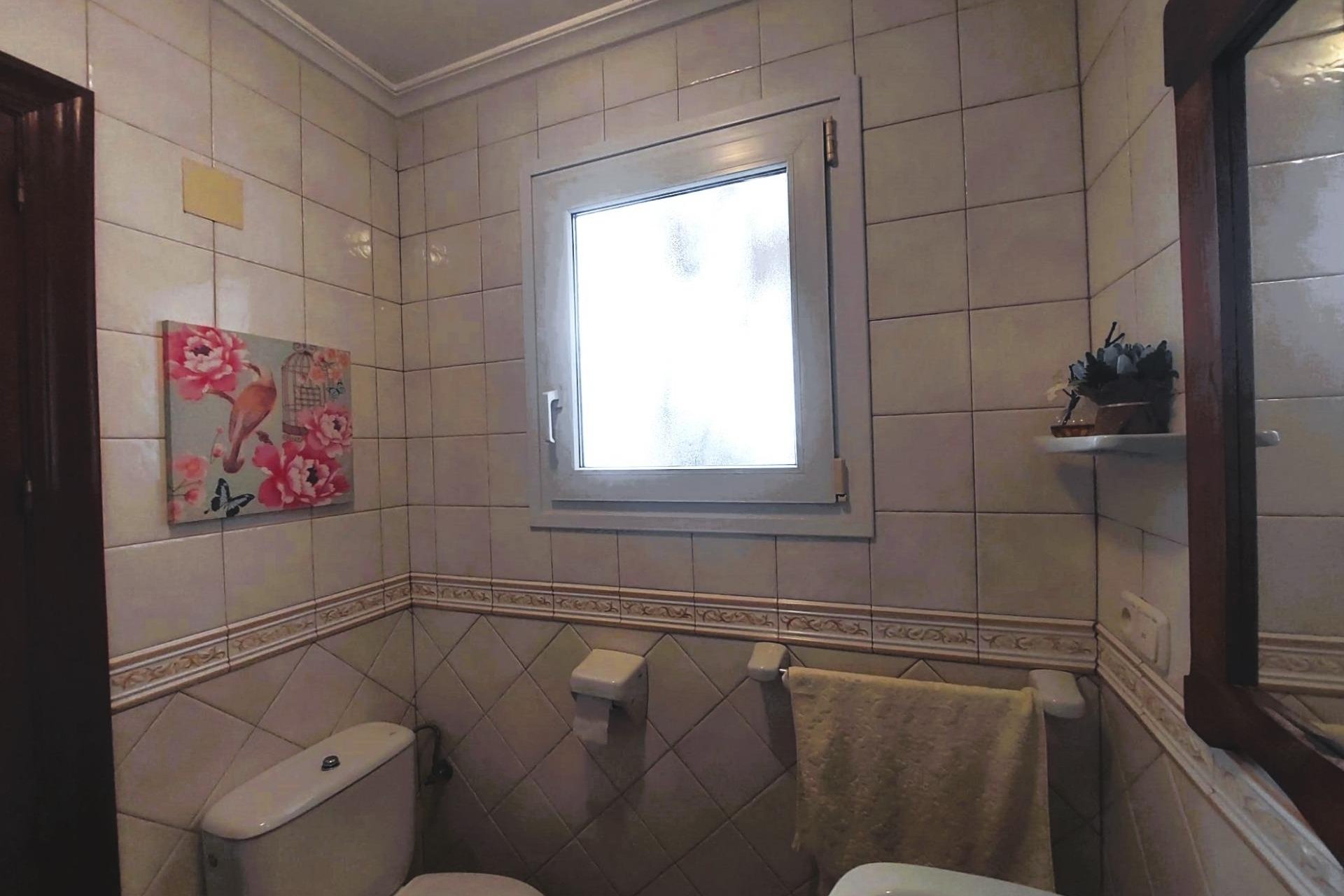 Resale - House -
Torrevieja - Centro