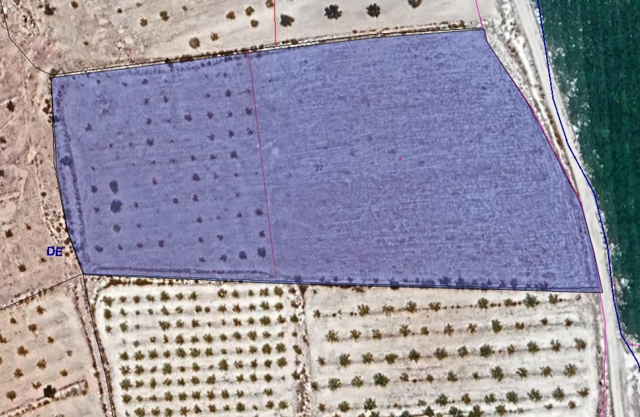 Resale - land -
Pinoso - Pinoso Centro