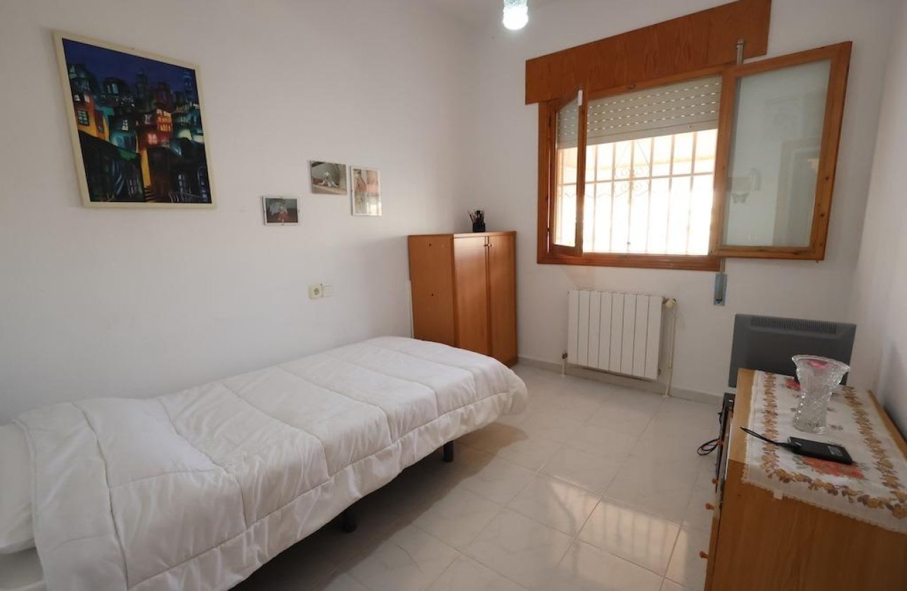 Resale - semi-detached house -
Orihuela Costa - La Florida