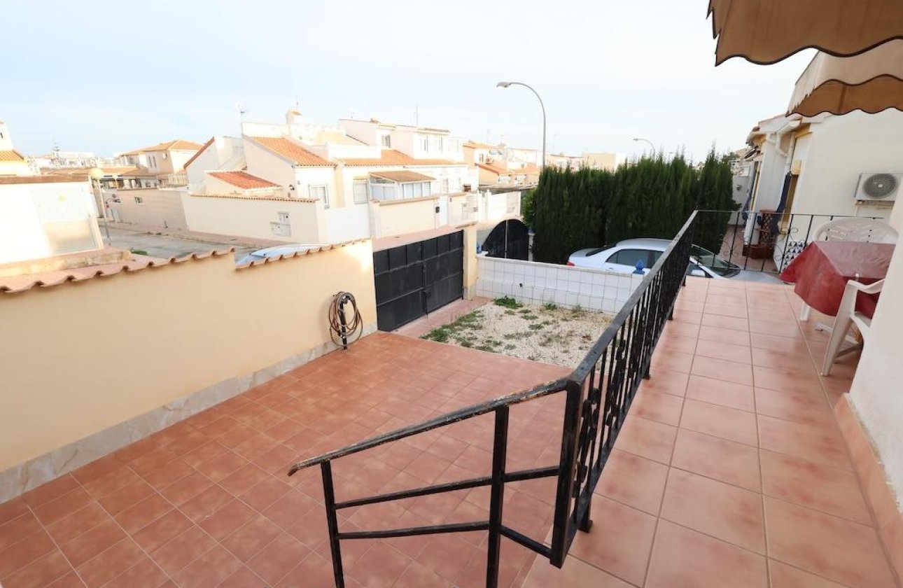 Resale - semi-detached house -
Orihuela Costa - La Florida