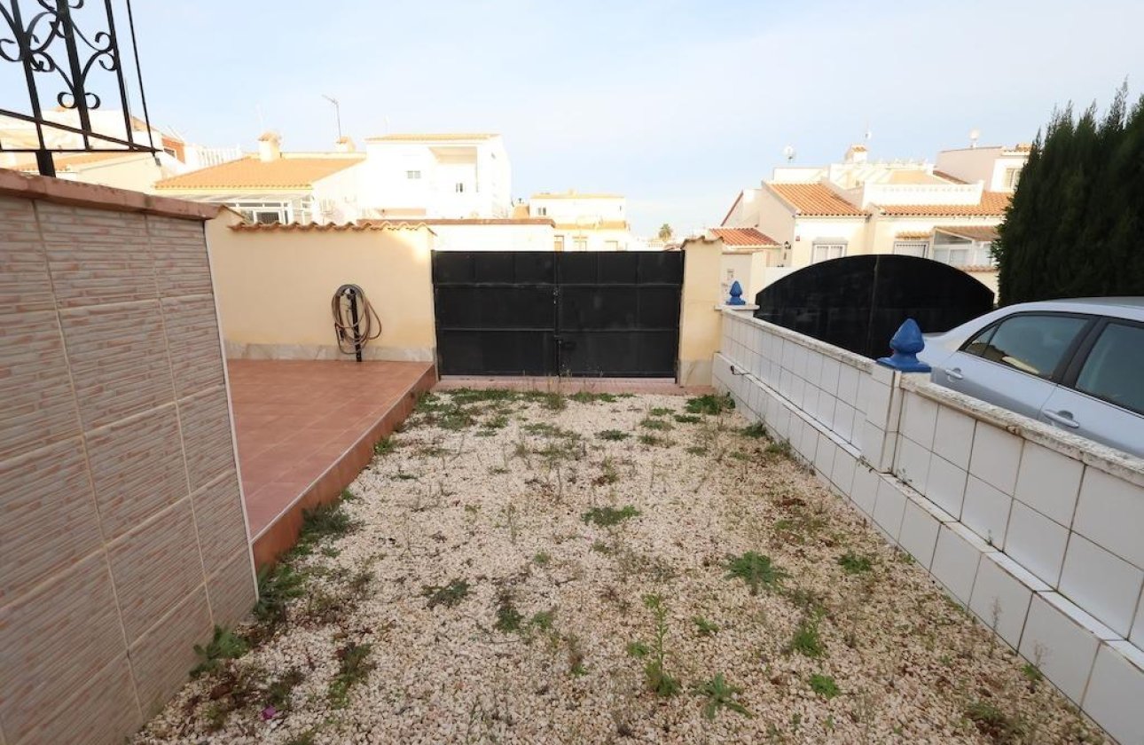 Resale - semi-detached house -
Orihuela Costa - La Florida