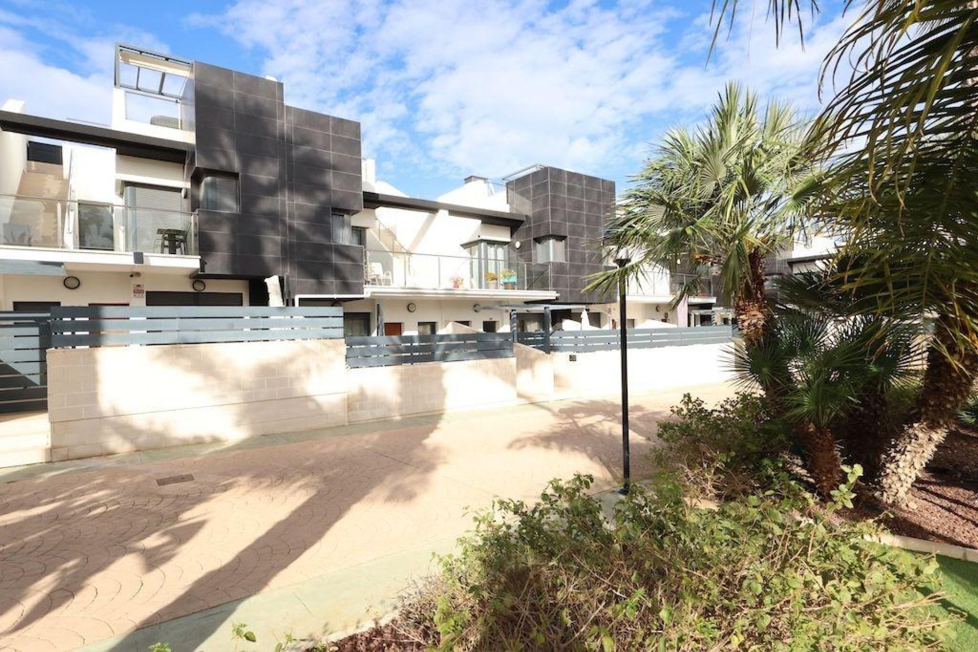 Resale - semi-detached house -
Orihuela Costa - Los Dolses