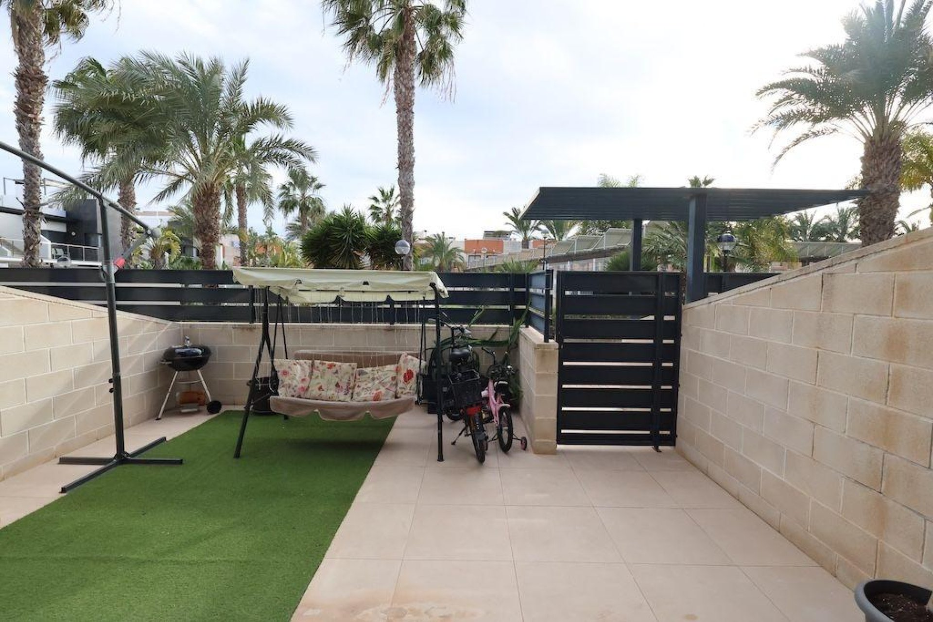 Resale - semi-detached house -
Orihuela Costa - Los Dolses