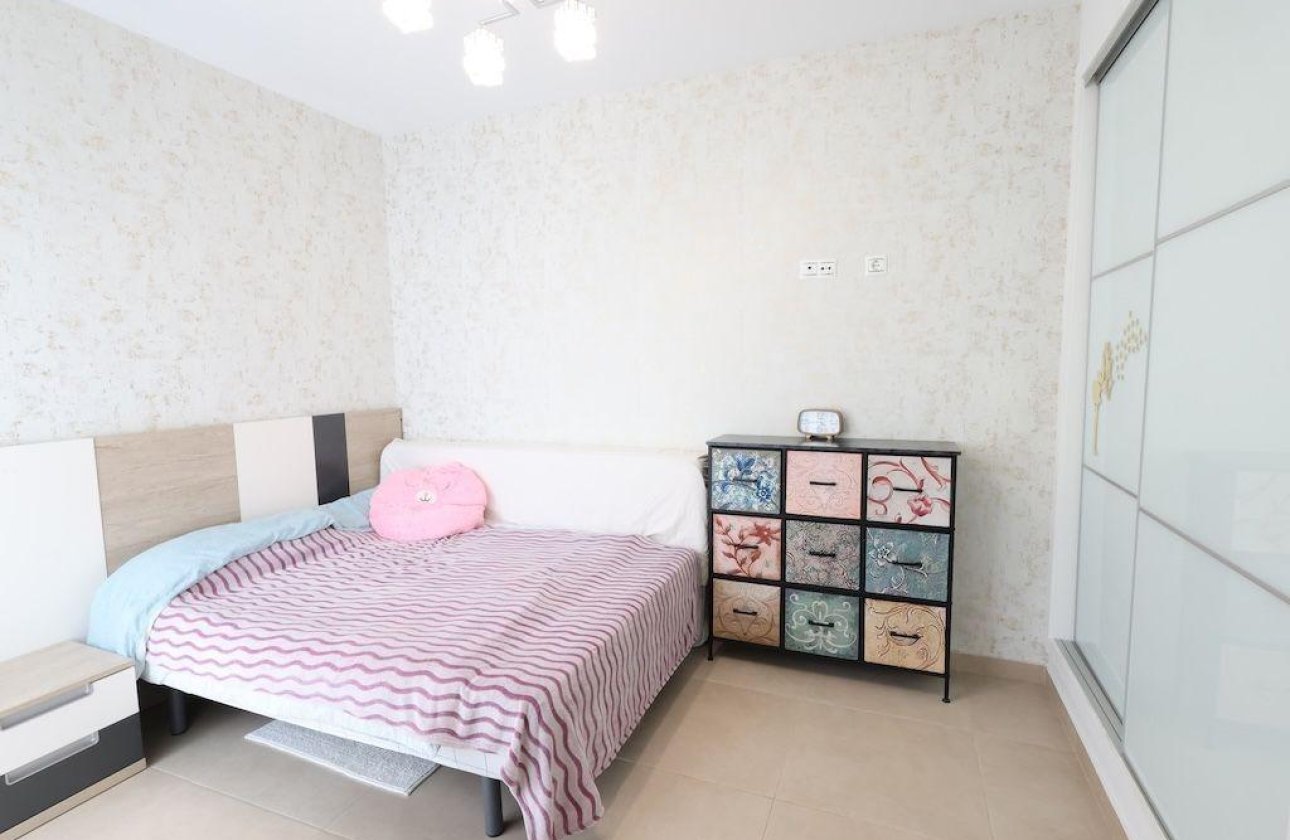 Resale - semi-detached house -
Orihuela Costa - Los Dolses