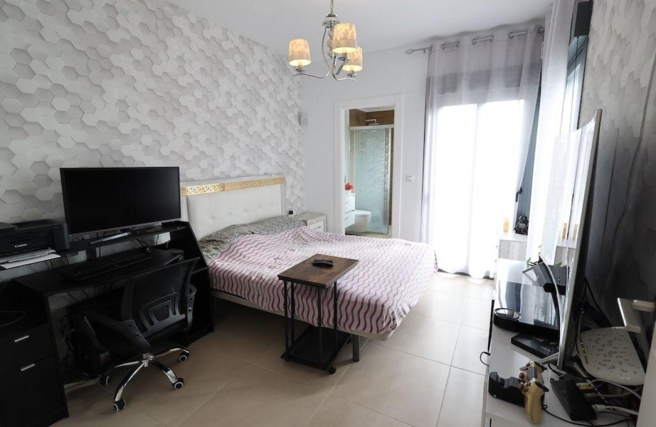 Resale - semi-detached house -
Orihuela Costa - Los Dolses