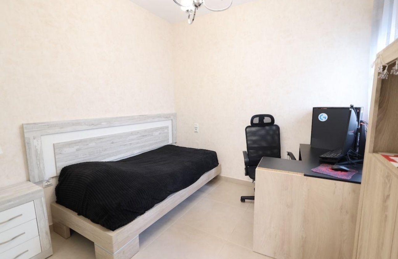 Resale - semi-detached house -
Orihuela Costa - Los Dolses