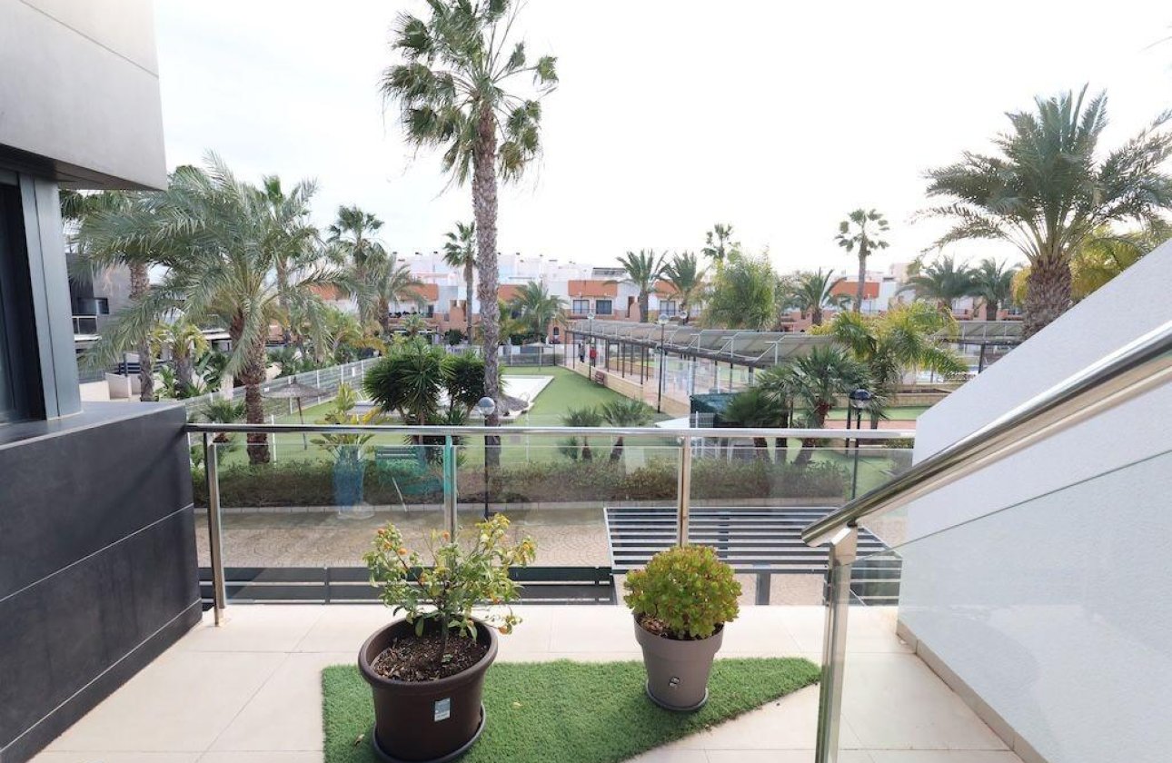 Resale - semi-detached house -
Orihuela Costa - Los Dolses
