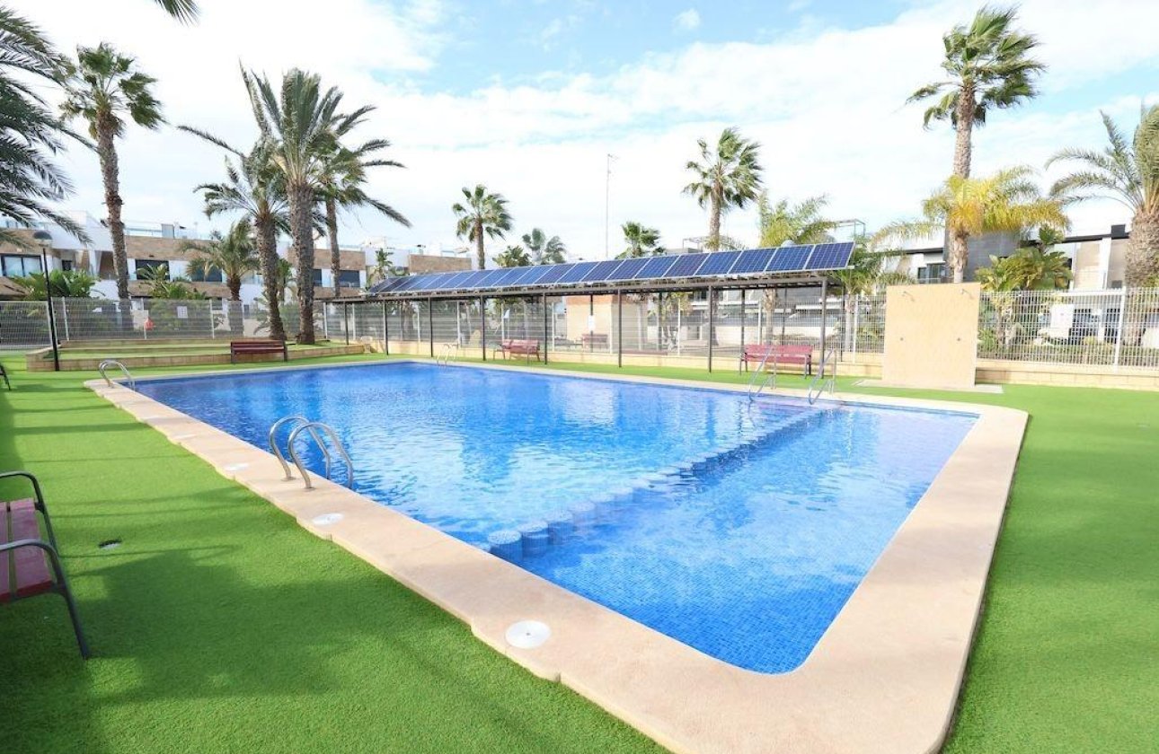 Resale - semi-detached house -
Orihuela Costa - Los Dolses