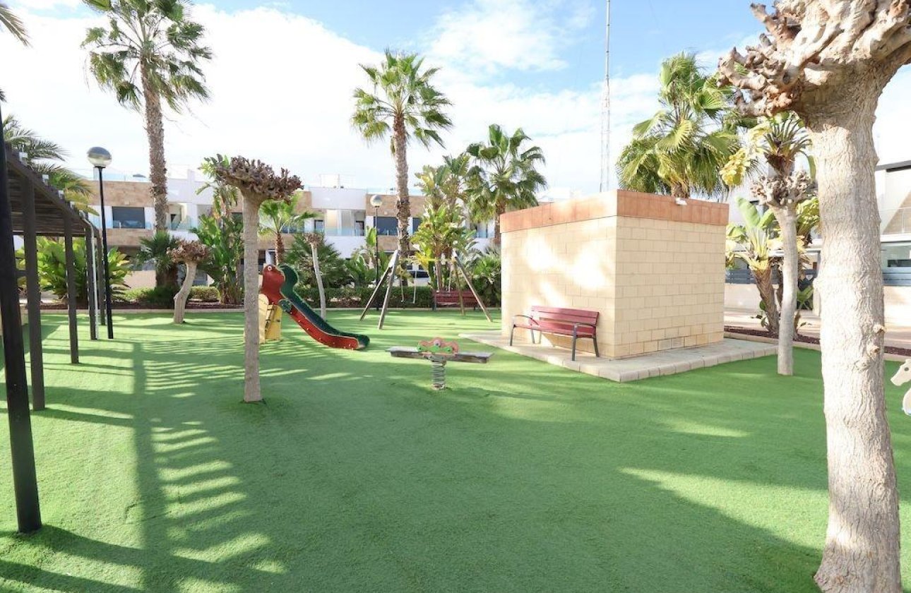 Resale - semi-detached house -
Orihuela Costa - Los Dolses