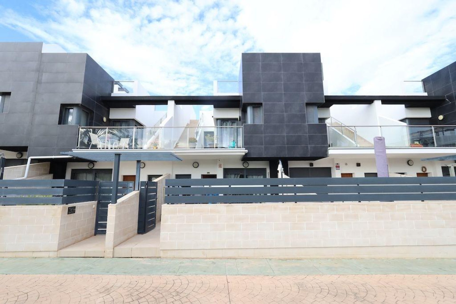 Resale - semi-detached house -
Orihuela Costa - Los Dolses