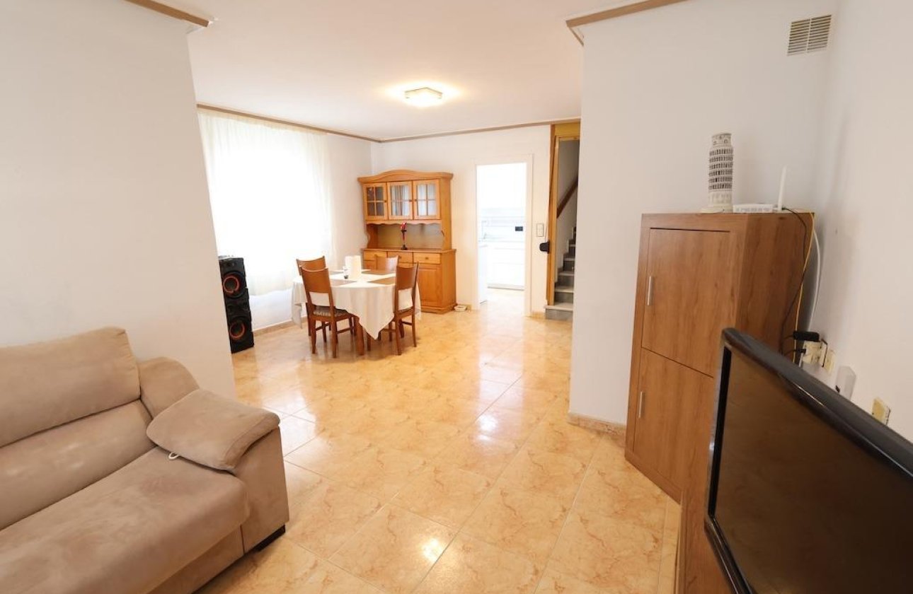 Resale - semi-detached house -
Torrevieja - El limonar