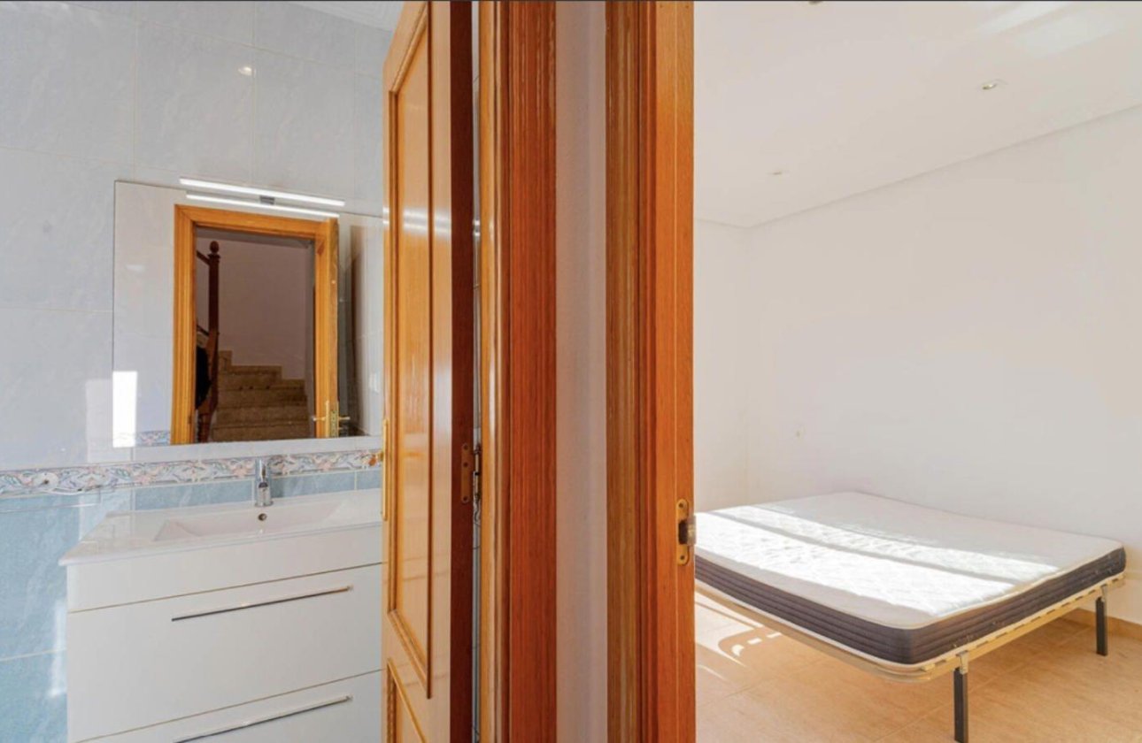 Resale - Terraced house -
Orihuela Costa - Los Altos