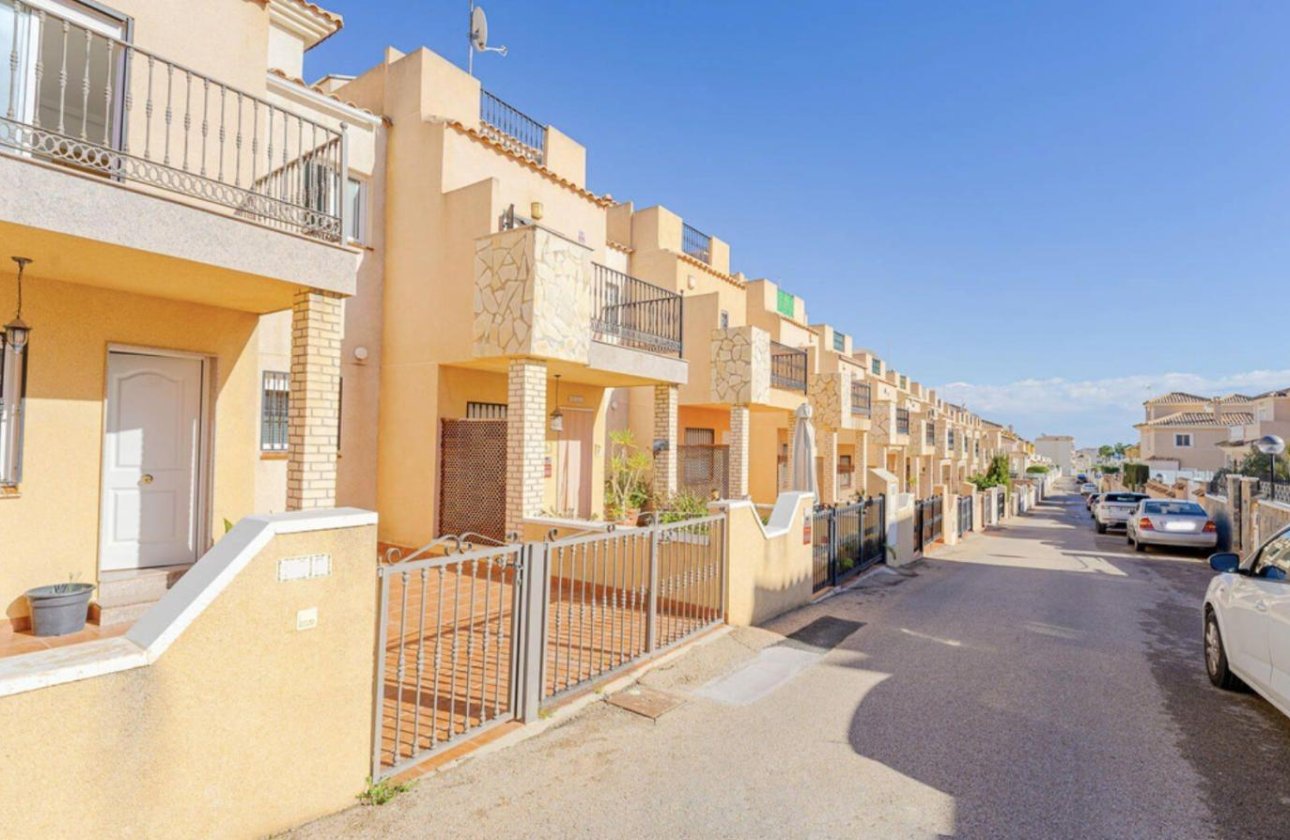 Resale - Terraced house -
Orihuela Costa - Los Altos