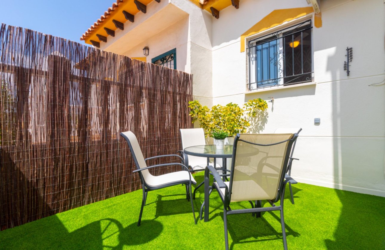 Resale - Terraced house -
Torrevieja - Los altos