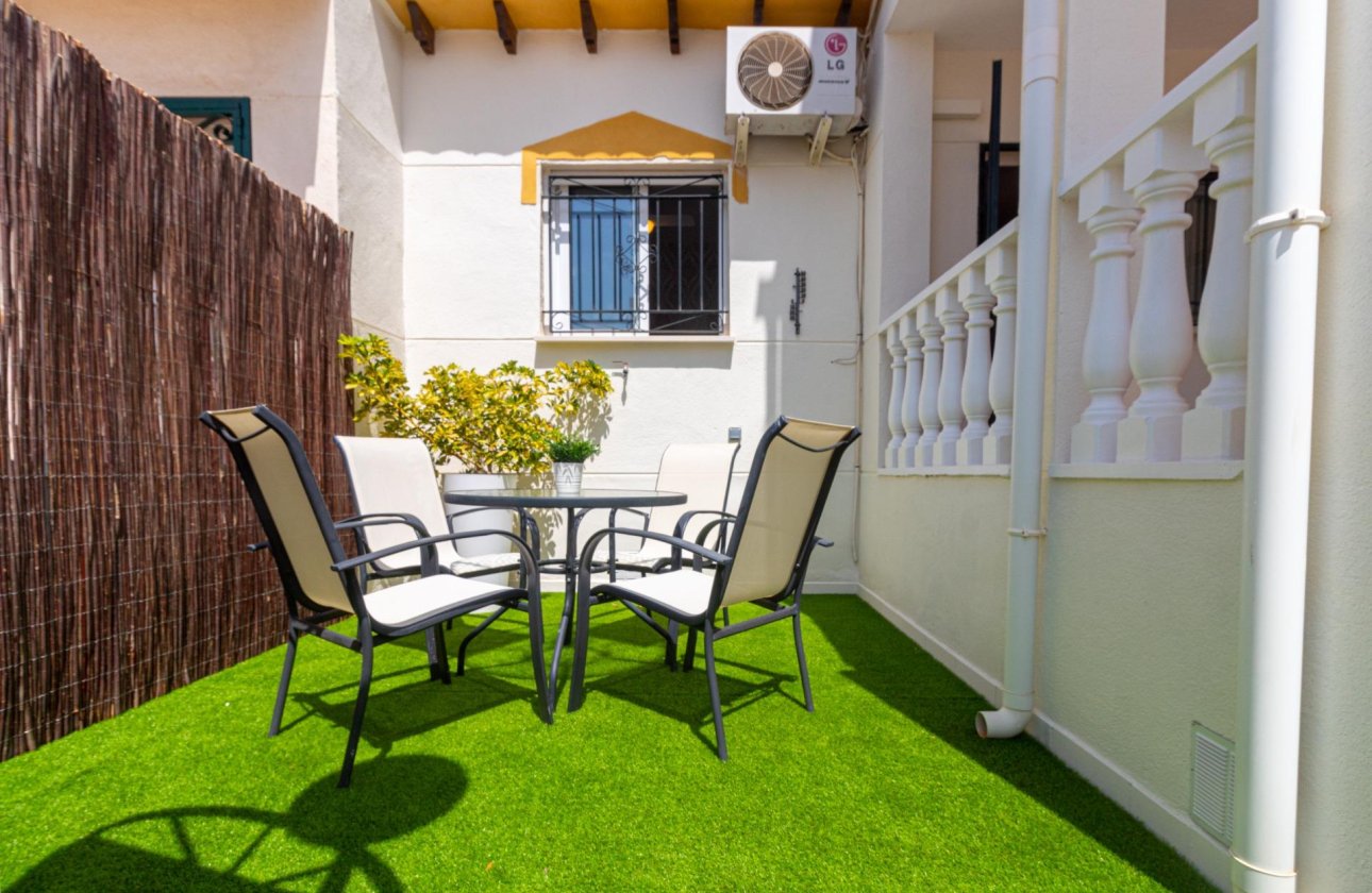 Resale - Terraced house -
Torrevieja - Los altos