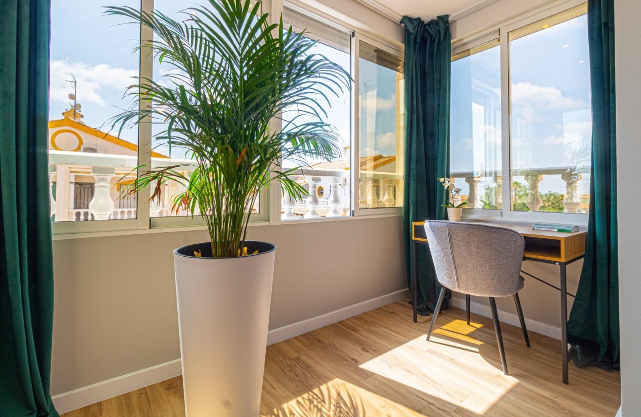 Resale - Terraced house -
Torrevieja - Los altos