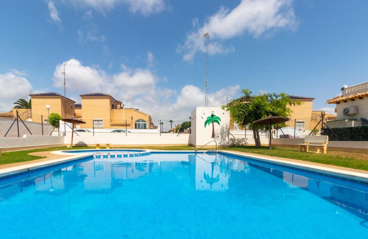 Resale - Terraced house -
Torrevieja - Los altos