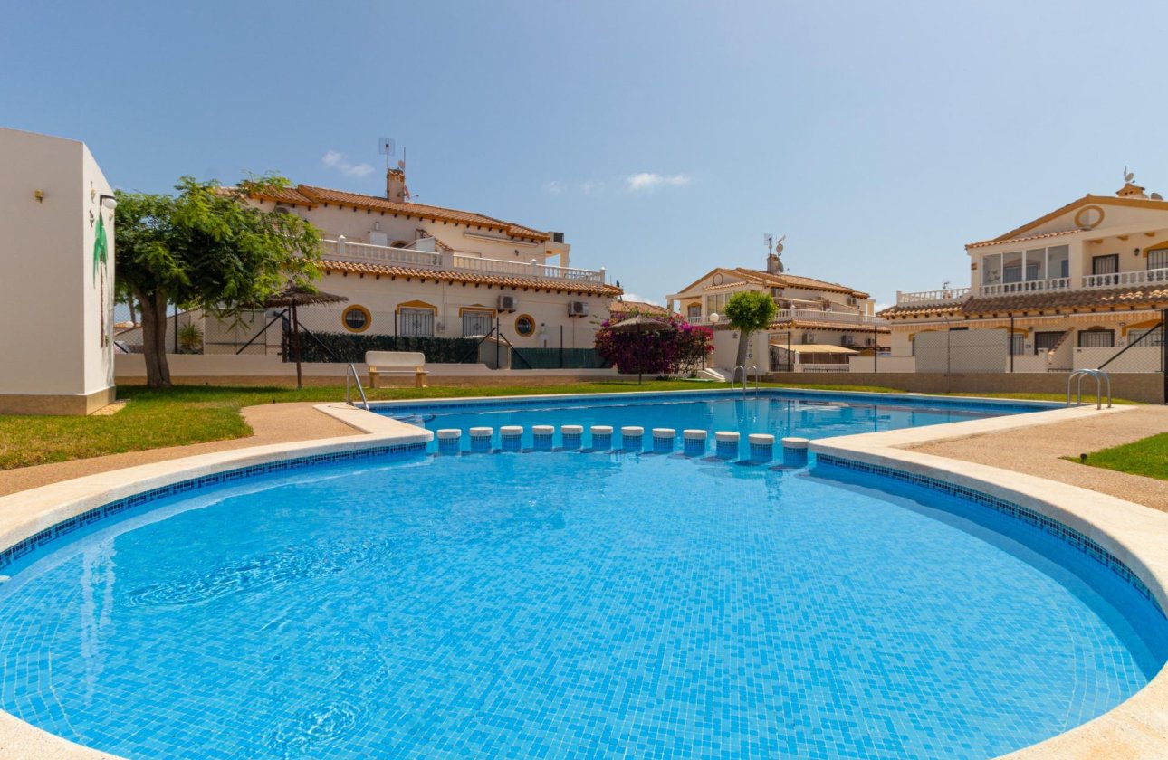 Resale - Terraced house -
Torrevieja - Los altos