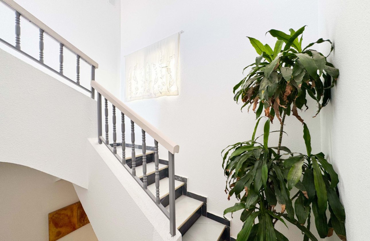 Resale - Town House -
Alicante City - Parque de las Naciones