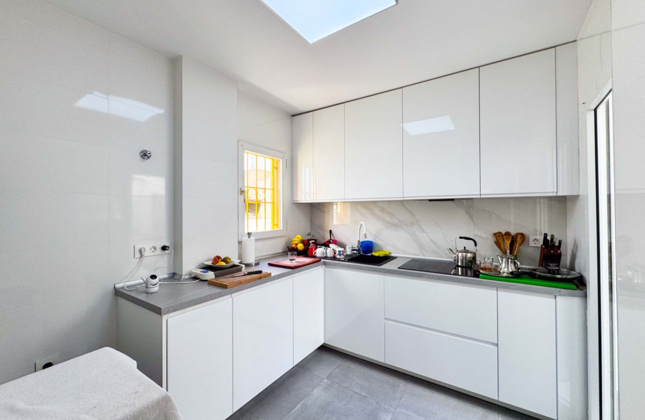 Resale - Town House -
Alicante City - Parque de las Naciones