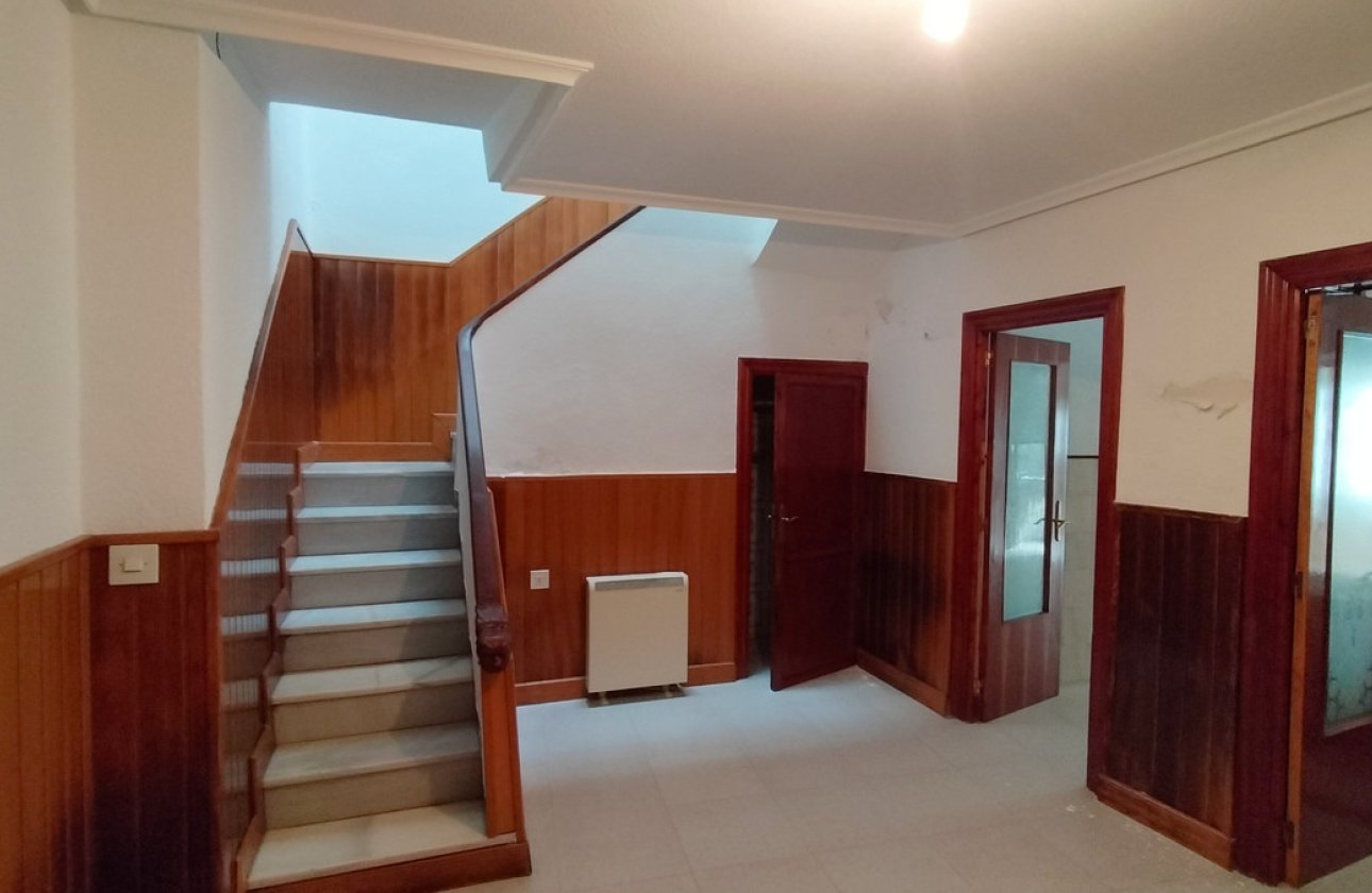 Resale - Town House -
Sax - Sax Centro