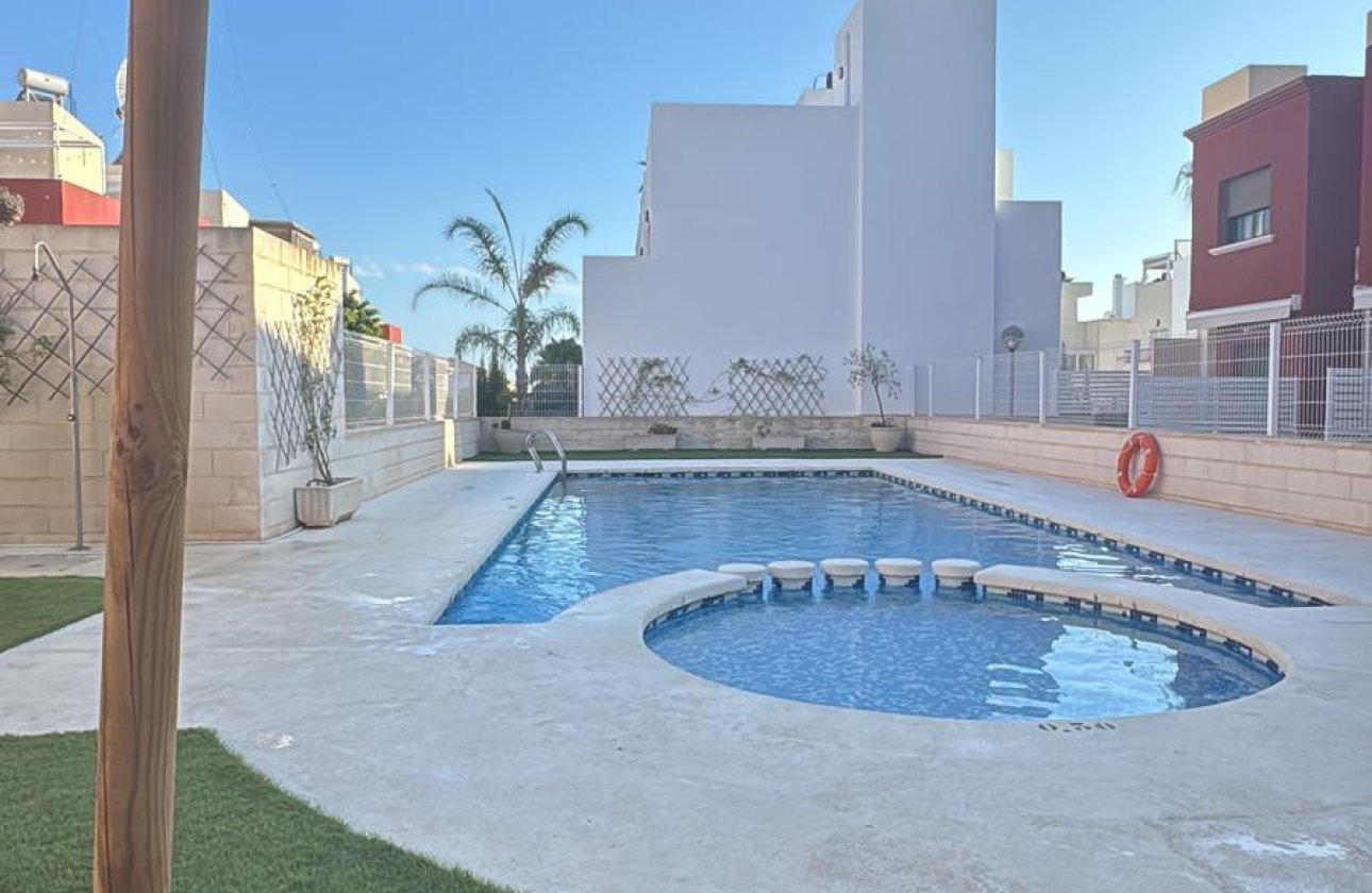 Resale - Town House -
Torrevieja - Torrevieja Centro