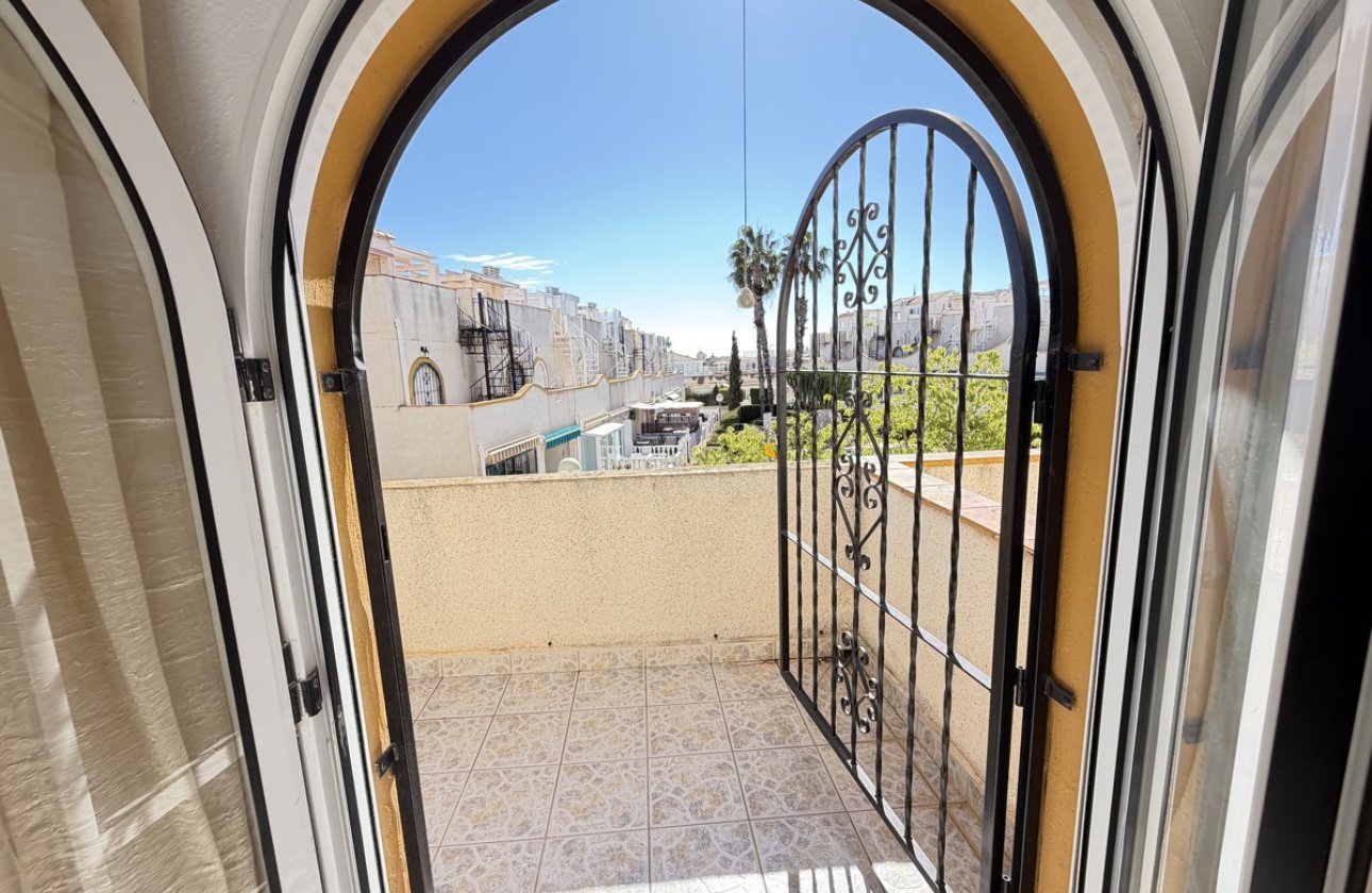 Resale - Townhouse -
La Florida