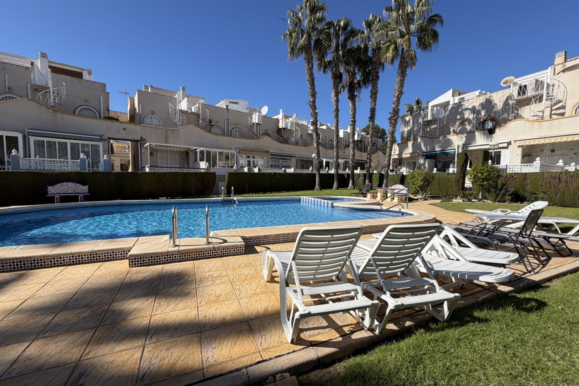 Resale - Townhouse -
La Florida