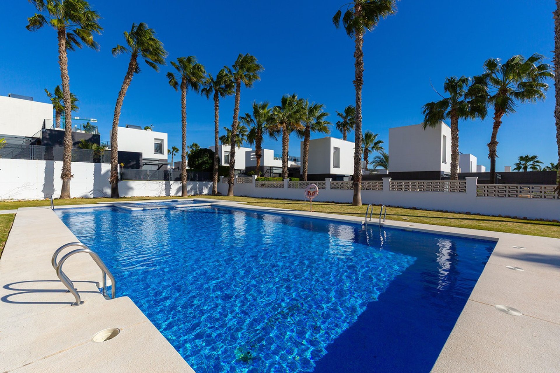 Resale - Villa -
Algorfa - La Finca Golf