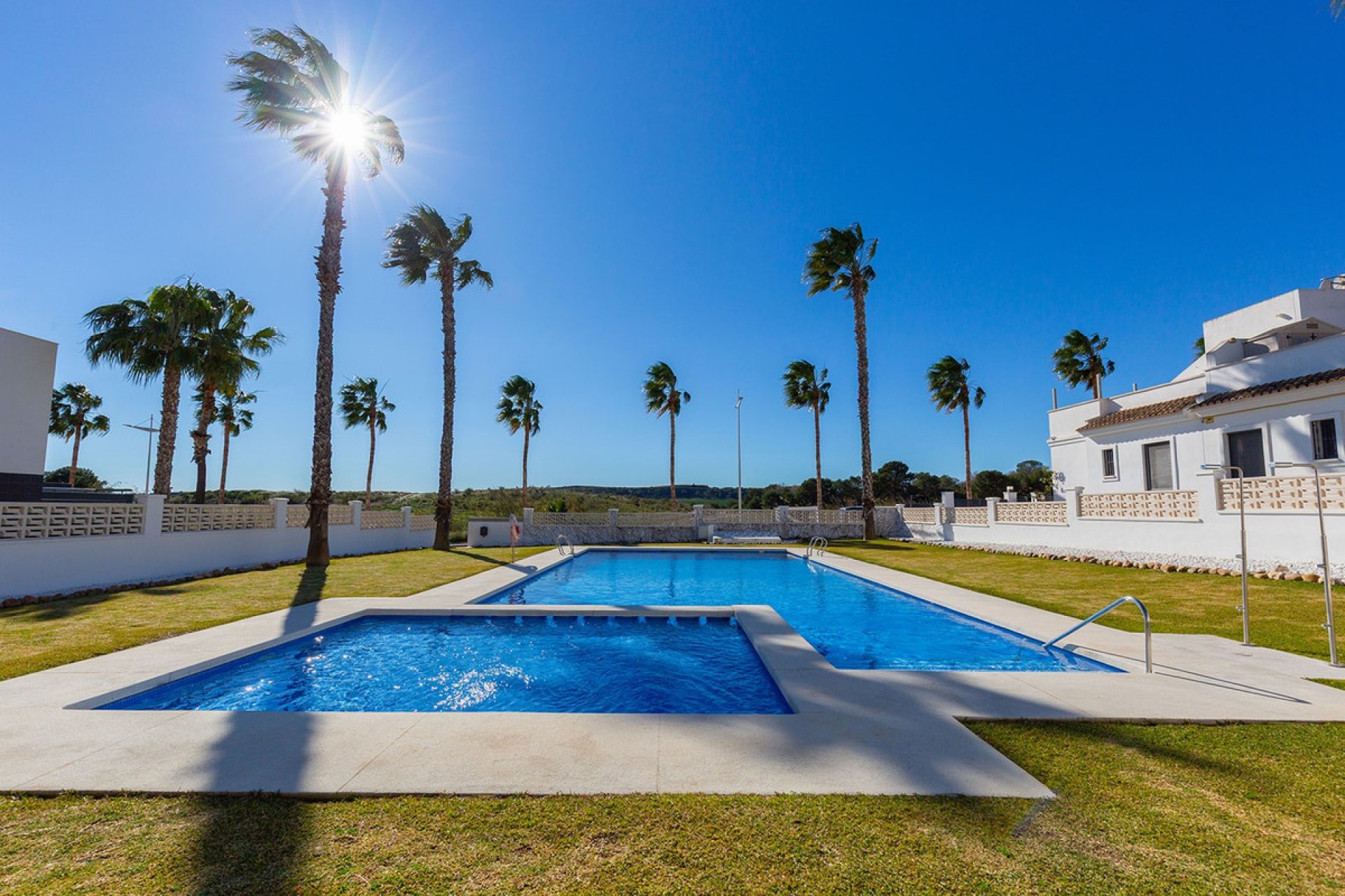 Resale - Villa -
Algorfa - La Finca Golf