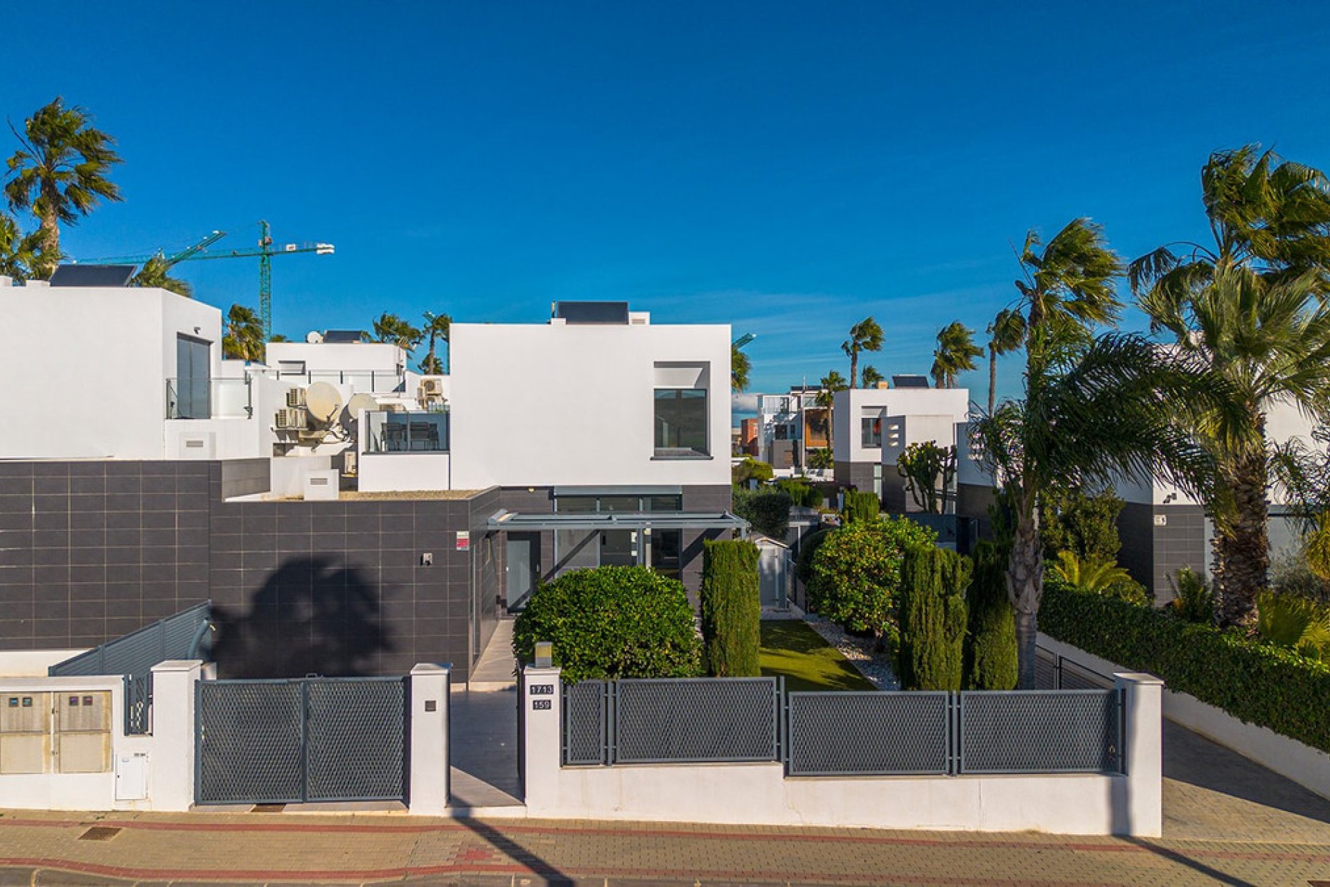 Resale - Villa -
Algorfa - La Finca Golf