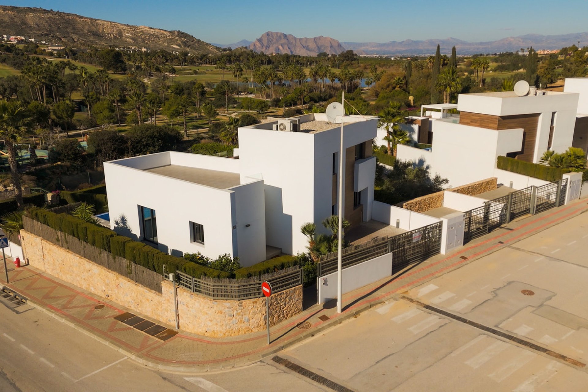 Resale - Villa -
Algorfa - La Finca Golf