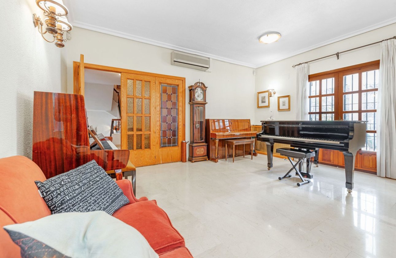 Resale - Villa -
Alicante - Alicante Centro