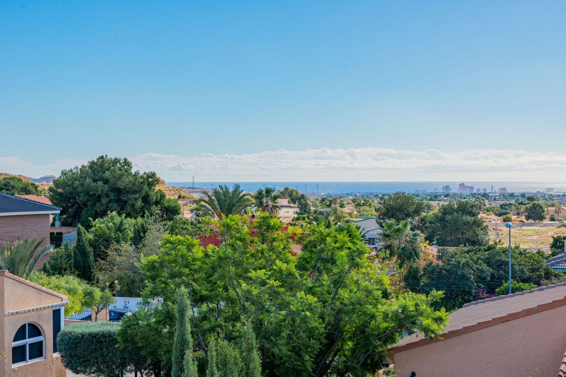 Resale - Villa -
Alicante - Alicante Centro