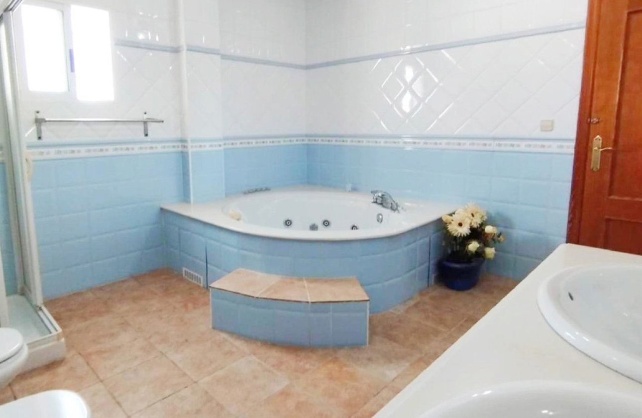 Resale - Villa -
Alicante City - La Torreta