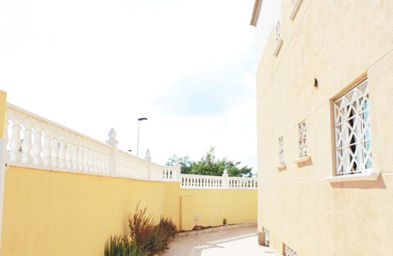 Resale - Villa -
Alicante City - La Torreta