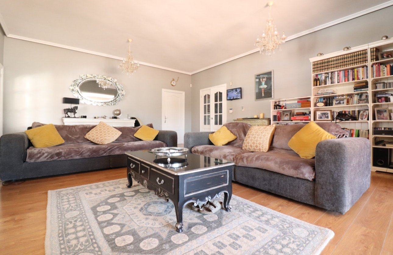 Resale - Villa -
Almoradí - Heredades