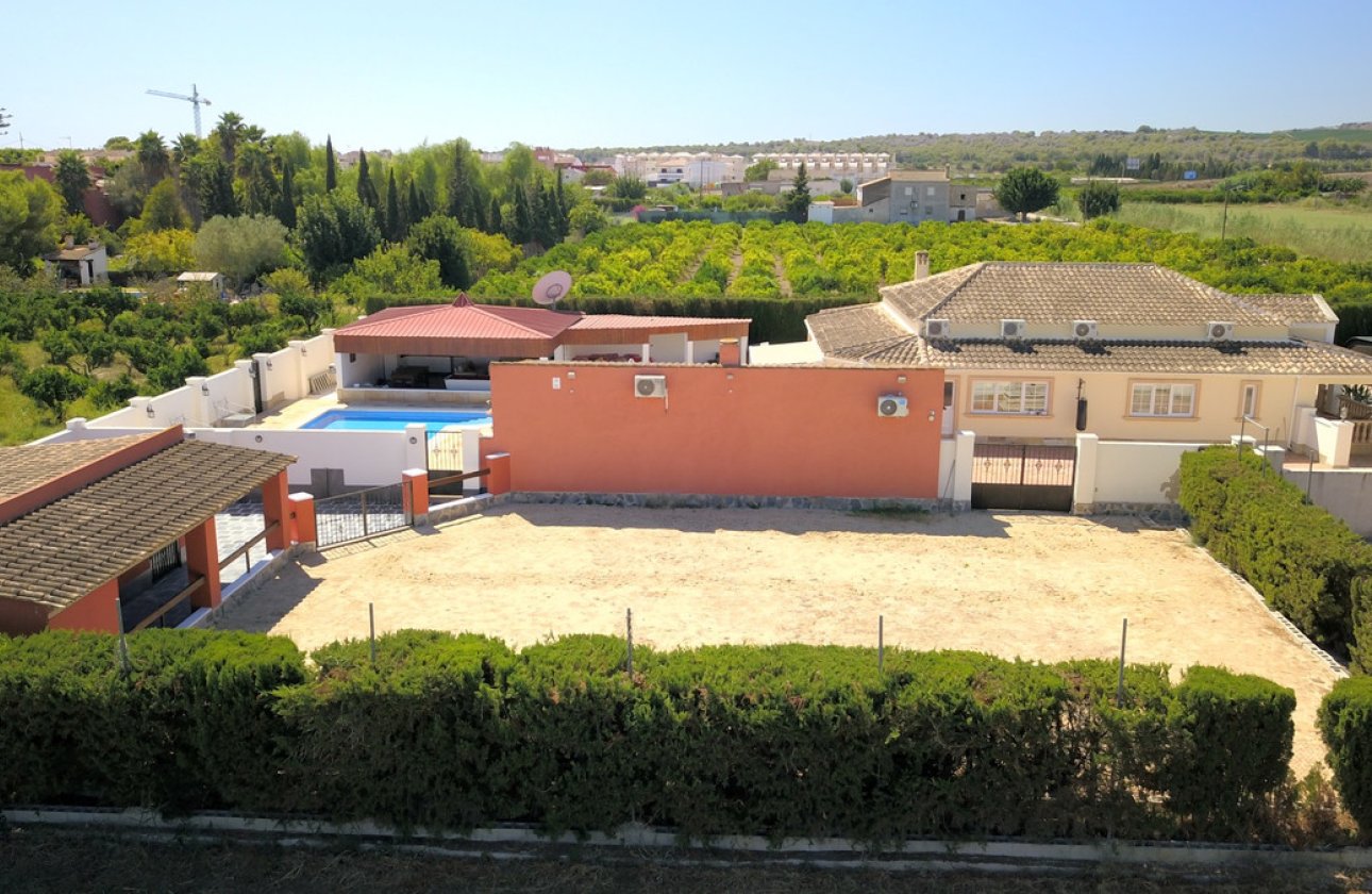 Resale - Villa -
Almoradí - Heredades