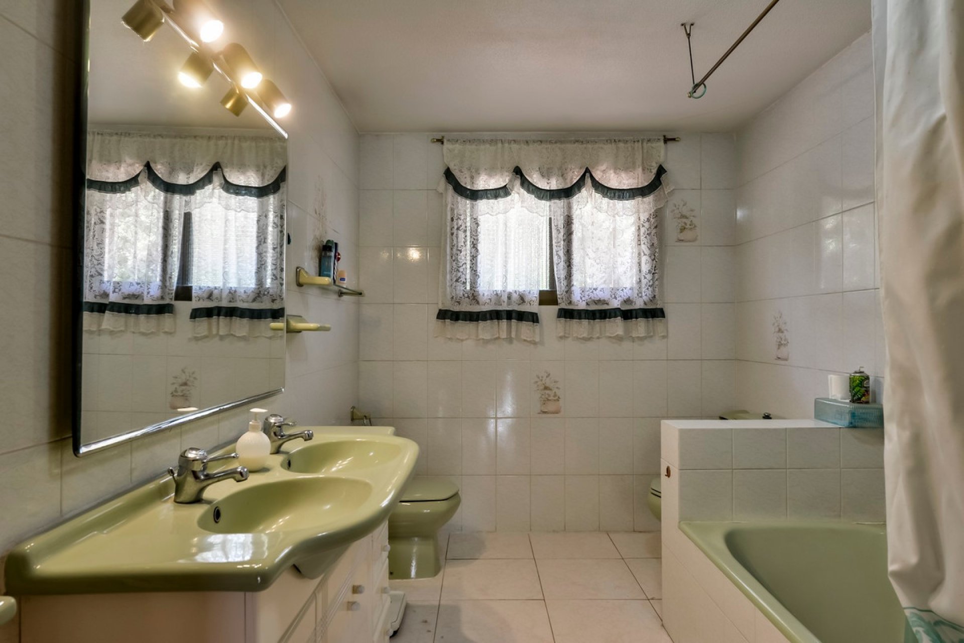 Resale - Villa -
Benidorm - Benidorm Centro