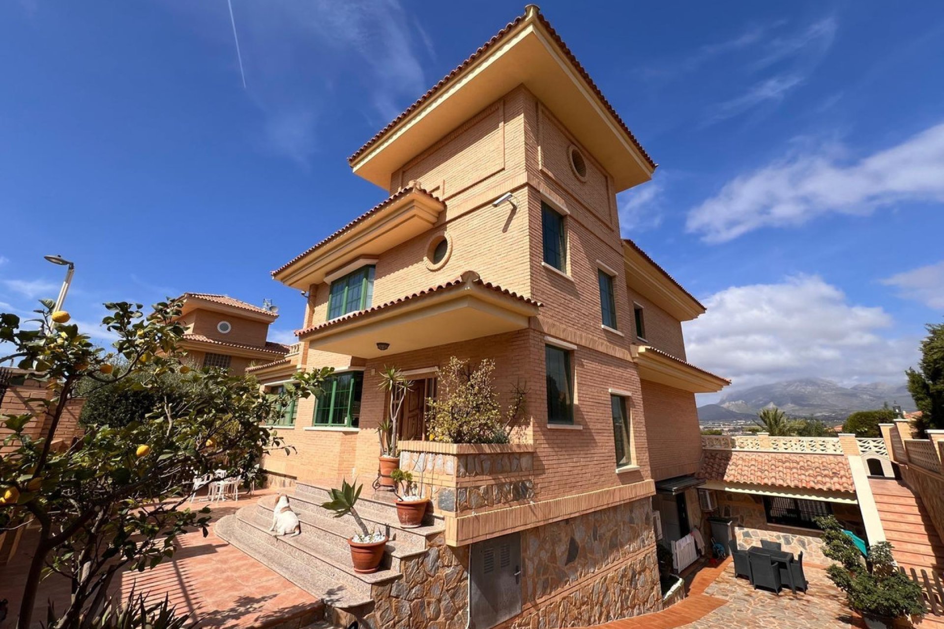 Resale - Villa -
Benidorm - Benidorm Centro