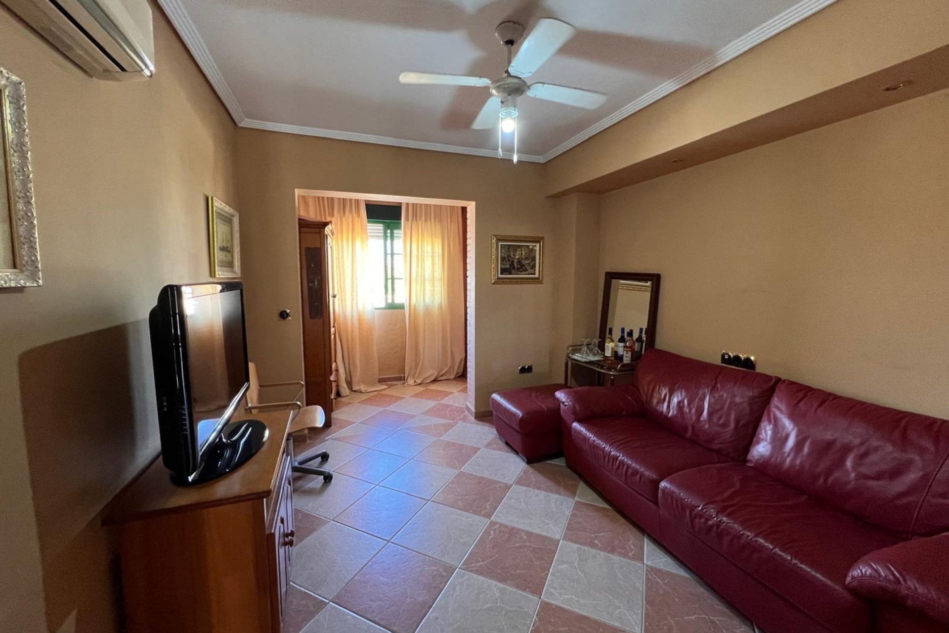 Resale - Villa -
Benidorm - Benidorm Centro