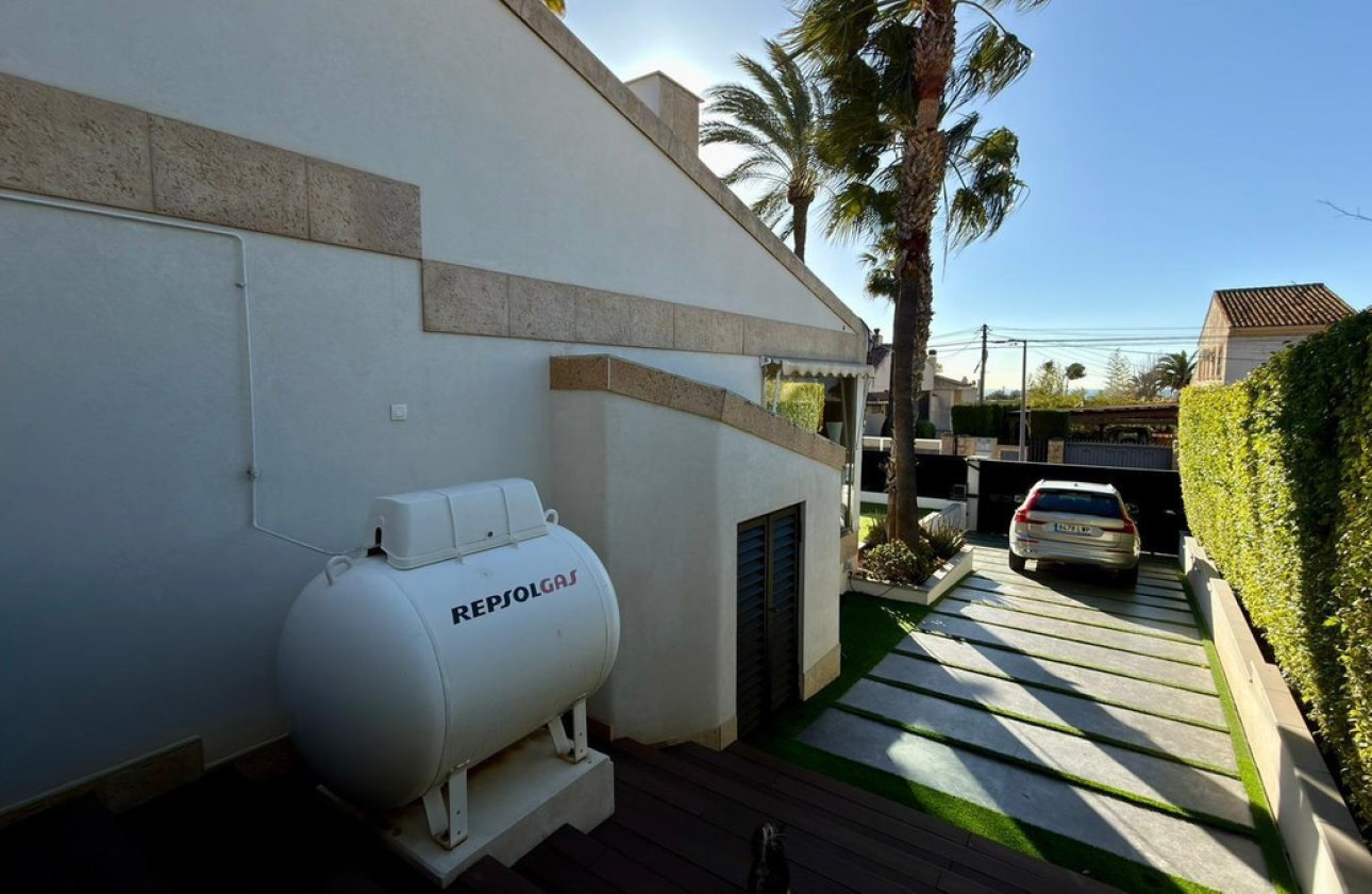 Resale - Villa -
Benidorm - Benidorm Centro