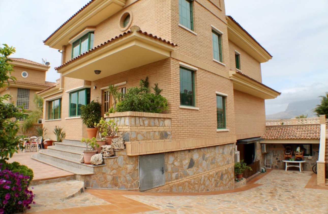 Resale - Villa -
Benidorm - Benidorm Centro