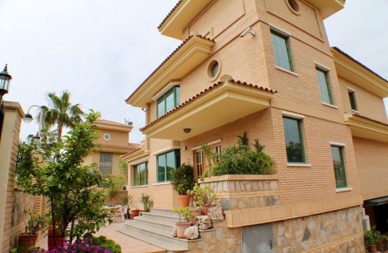 Resale - Villa -
Benidorm - Benidorm Centro