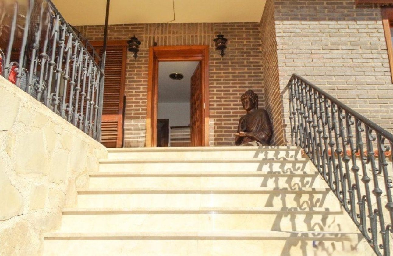 Resale - Villa -
Benidorm - Benidorm Centro