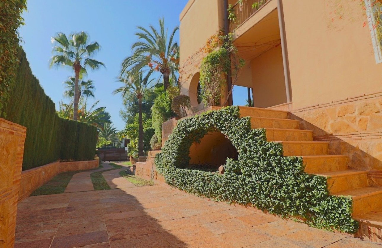 Resale - Villa -
Benidorm - Benidorm Centro