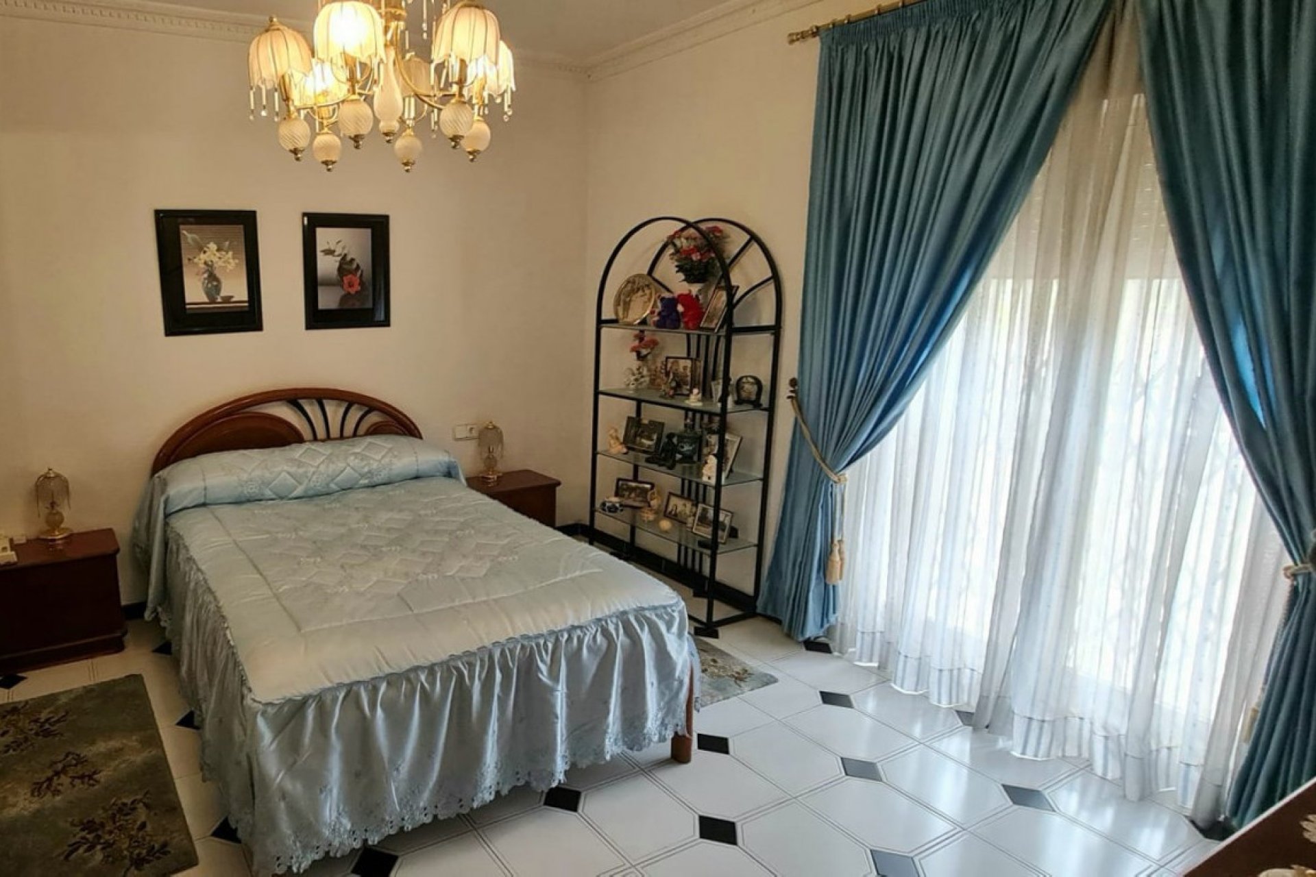 Resale - Villa -
Benidorm - Benidorm Centro