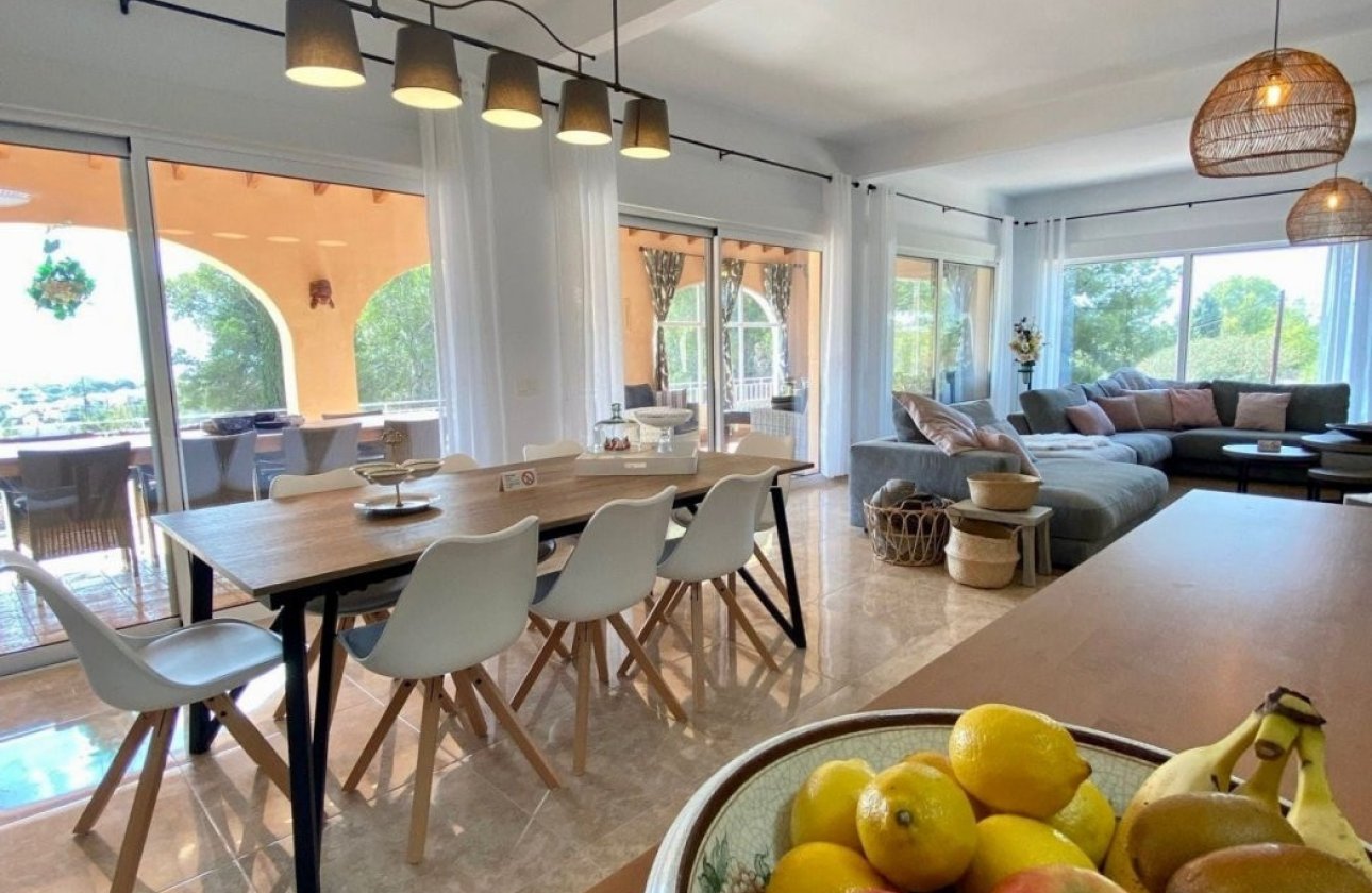 Resale - Villa -
Benissa - La Fustera